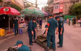 [Ảnh] Giây phút tháo barie phong tỏa tại Văn Chương - Văn Miếu sau 21 ngày phong tỏa