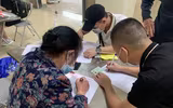 [Ảnh] Hơn 100 hành khách đầu tiên trên chuyến tàu Bắc Nam khởi hành từ Hà Nội 