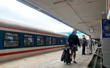 [Ảnh] Hơn 100 hành khách đầu tiên trên chuyến tàu Bắc Nam khởi hành từ Hà Nội 