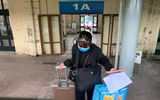 [Ảnh] Hơn 100 hành khách đầu tiên trên chuyến tàu Bắc Nam khởi hành từ Hà Nội 