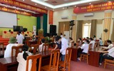 [Ảnh] Không ngại mưa lớn, lực lượng Công an về xã cấp căn cước gắn chip cho nhân dân