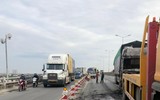 Cận cảnh hiện trường vụ cháy xe container trên cầu Thanh Trì