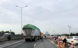 Cận cảnh hiện trường vụ cháy xe container trên cầu Thanh Trì