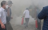Cận cảnh quá trình cứu 4 người mắc kẹt trong đám cháy giả định do rò rỉ khí gas