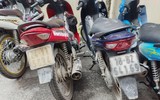 Cận cảnh hơn 40 thanh, thiếu niên 'đầu trần' đi xe không biển bị Cảnh sát 141 hóa trang phát hiện, xử lý