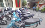 Cận cảnh hơn 40 thanh, thiếu niên 'đầu trần' đi xe không biển bị Cảnh sát 141 hóa trang phát hiện, xử lý