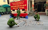 Nhiều loại súng, vật liệu nổ, công cụ hỗ trợ được người dân tự giác giao nộp 