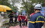Xem học sinh, sinh viên Hà Nội trải nghiệm kỹ năng an toàn PCCC và CNCH
