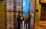 'Đi từng ngõ, gõ từng nhà' hướng dẫn người dân góp ý sửa đổi Hiến pháp 