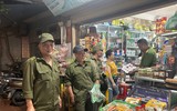 'Đi từng ngõ, gõ từng nhà' hướng dẫn người dân góp ý sửa đổi Hiến pháp 