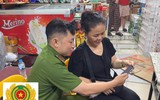 'Đi từng ngõ, gõ từng nhà' hướng dẫn người dân góp ý sửa đổi Hiến pháp 
