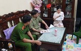 'Đi từng ngõ, gõ từng nhà' hướng dẫn người dân góp ý sửa đổi Hiến pháp 