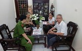 'Đi từng ngõ, gõ từng nhà' hướng dẫn người dân góp ý sửa đổi Hiến pháp 