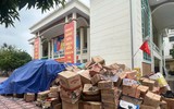 Hình ảnh người dân La Phù chủ động giao nộp 25 tấn thực phẩm quá hạn, kém chất lượng