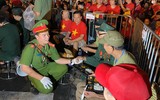 Những hình ảnh đẹp của Công an Thủ đô xuyên đêm vì nhân dân phục vụ