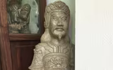 Hàng trăm cổ vật trộm cắp được ngụy trang trong căn nhà buôn gỗ cũ