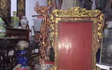 Hàng trăm cổ vật trộm cắp được ngụy trang trong căn nhà buôn gỗ cũ