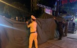 Dựng lều bạt chuẩn bị kiểm soát phòng, chống dịch bệnh Covid-19 tại các cửa ngõ ra vào Thủ đô
