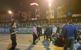 Cận cảnh vây bắt hàng chục đối tượng đua xe và cổ vũ đua xe trái phép trong đêm