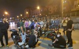 Cận cảnh vây bắt hàng chục đối tượng đua xe và cổ vũ đua xe trái phép trong đêm