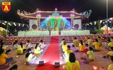 Phật tử đeo khẩu trang phòng dịch dự lễ Vu lan báo hiếu