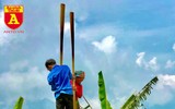 Lên Y Tý xem đồng bào giã đất làm nhà
