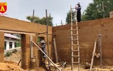 Lên Y Tý xem đồng bào giã đất làm nhà
