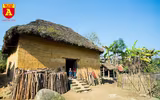 Lên Y Tý xem đồng bào giã đất làm nhà
