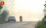 Khói rơm rạ bủa vây người tham gia giao thông tại Hà Nội