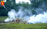 Khói rơm rạ bủa vây người tham gia giao thông tại Hà Nội