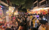 Người Hà Nội đón trung thu sớm 