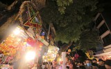 Người Hà Nội đón trung thu sớm 