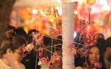 Người Hà Nội đón trung thu sớm 