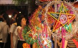 Người Hà Nội đón trung thu sớm 