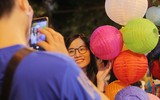 Người Hà Nội đón trung thu sớm 