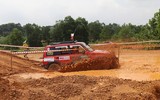 Những pha xử lý đầy kịch tính tại giải đua xe địa hình ở Hà Nội