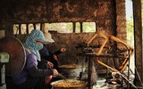 Độc đáo nghề nuôi tằm, ươm tơ