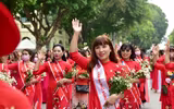Phụ nữ Thủ đô thướt tha trong trang phục áo dài 