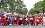 Phụ nữ Thủ đô thướt tha trong trang phục áo dài 