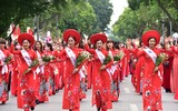 Phụ nữ Thủ đô thướt tha trong trang phục áo dài 