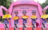 Phụ nữ Thủ đô thướt tha trong trang phục áo dài 