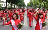 Phụ nữ Thủ đô thướt tha trong trang phục áo dài 