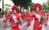 Phụ nữ Thủ đô thướt tha trong trang phục áo dài 