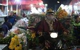 Xuyên đêm lạnh, tiểu thương chợ hoa Quảng Bá mưu sinh