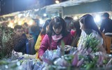 Xuyên đêm lạnh, tiểu thương chợ hoa Quảng Bá mưu sinh
