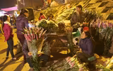 Xuyên đêm lạnh, tiểu thương chợ hoa Quảng Bá mưu sinh