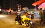 Xuyên đêm lạnh, tiểu thương chợ hoa Quảng Bá mưu sinh