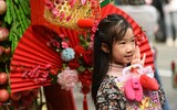 Hàng Mã ngập tràn không khí Tết, giới trẻ Hà thành đua nhau check in chụp ảnh 