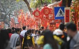 Hàng Mã ngập tràn không khí Tết, giới trẻ Hà thành đua nhau check in chụp ảnh 