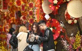 Hàng Mã ngập tràn không khí Tết, giới trẻ Hà thành đua nhau check in chụp ảnh 